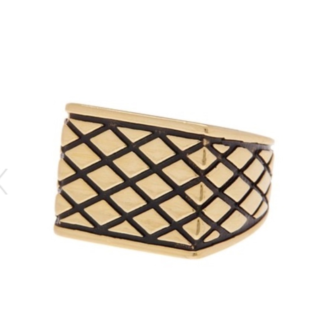 Covet Crosshatch pattern pinkie ring